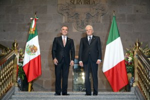 MIGUEL ÁNGEL MANCERA ENTREGA LLAVE Y PERGAMINO DE HUÉSPED DISTINGUIDO DE LA CDMX AL PRESIDENTE  ITALIANO SERGIO MATTARELLA