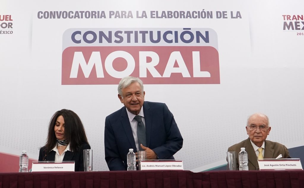 Convoca López Obrador a elaborar la Constitución Moral para una nueva República