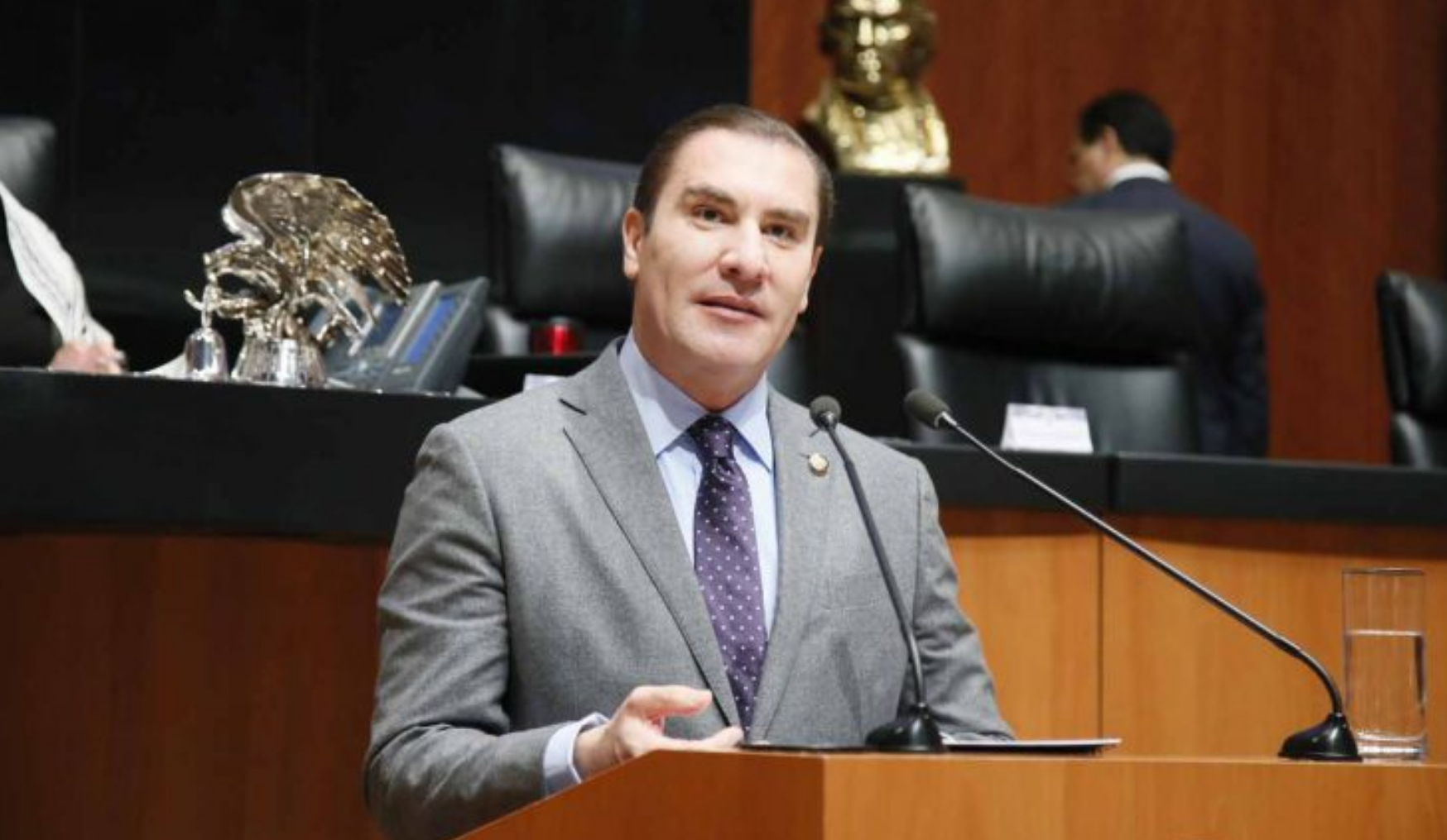 Renuncia Moreno Valle a la vicepresidencia del Senado