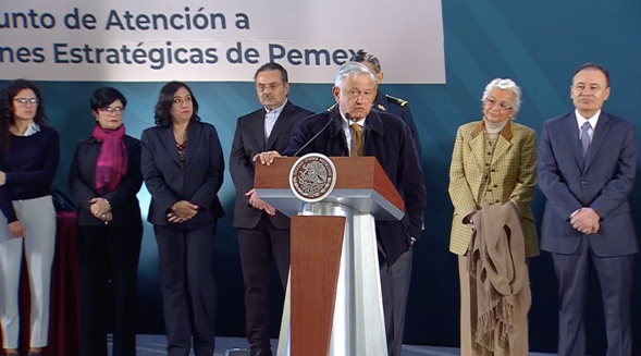 Presenta López Obrador plan contra robo de combustible en Pemex