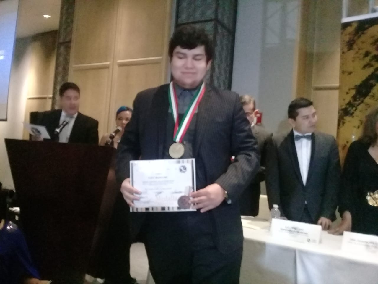 Recibe Tony Mancusso Premio Nacional de Locutores por su programa en Radio Chapultepec