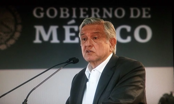 Por manta con amenazas, AMLO rechaza reforzar su seguridad personal