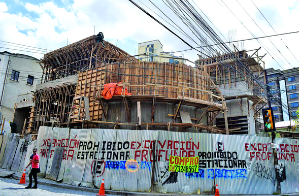 Autorizaron 48 construcciones irregulares durante la gestión de Mancera