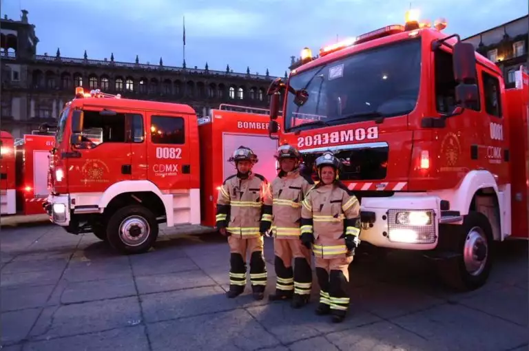BOMBEROS A LA DERIVA