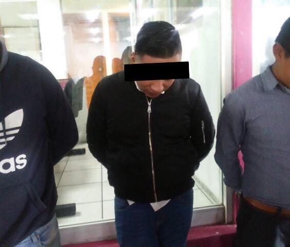 Por robo en el Metro, detienen a tres hampones