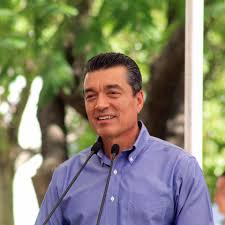 LÍDERES POLÍTICOS/CAMPO