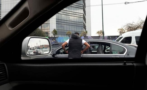 Como operan delincuentes para robar a automovilistas en la CDMX