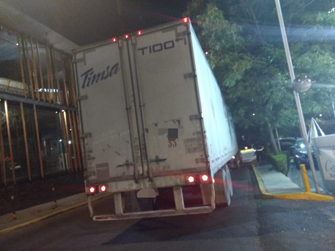Remiten al corralón a trailer que circulaba en el segundo  piso