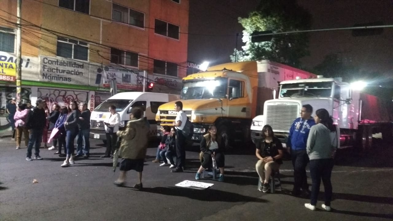 Cierran priistas la Vía Morelos, y retienen a funcionario