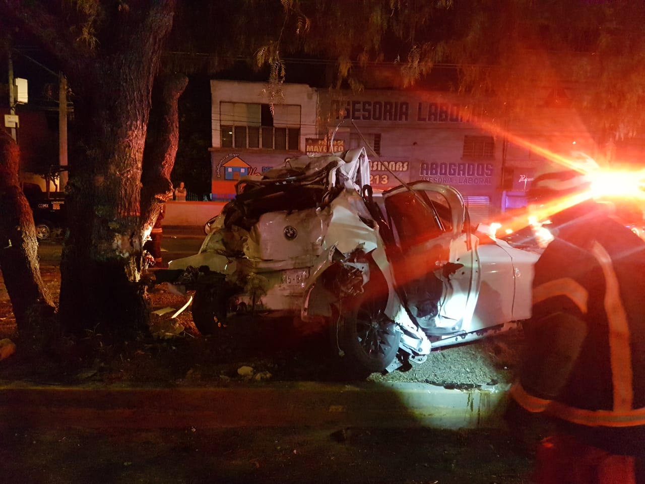 Un muerto y dos heridos graves por una moto derrapada en Azcapotzalco