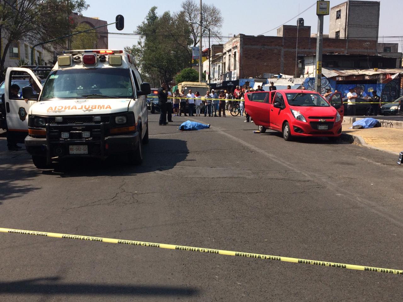 Ejecutan a una pareja desde otro vehículo en marcha en la Obrera