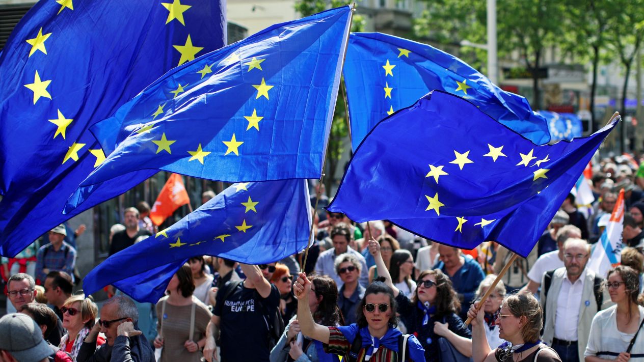 Partido de Le Pen saca ventaja a Macron en elecciones europeas, según sondeos
