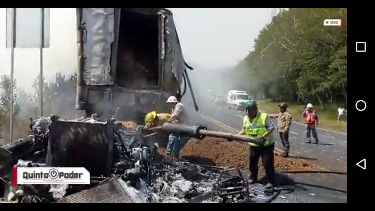 Se incendia trailer en el km 139