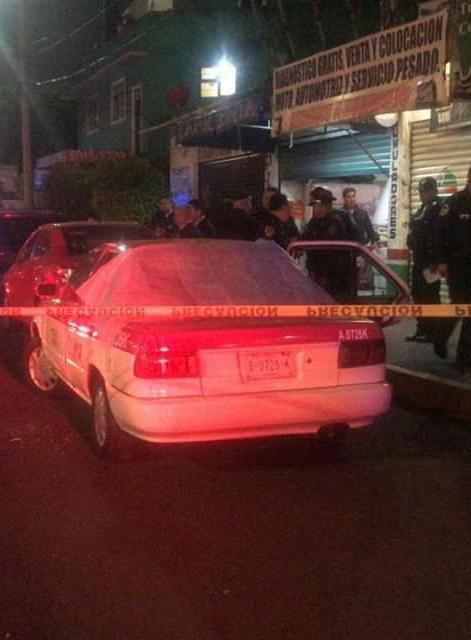 Un muerto, y dos heridos por balacera a un taxi en Cuautepec Barrio Bajo