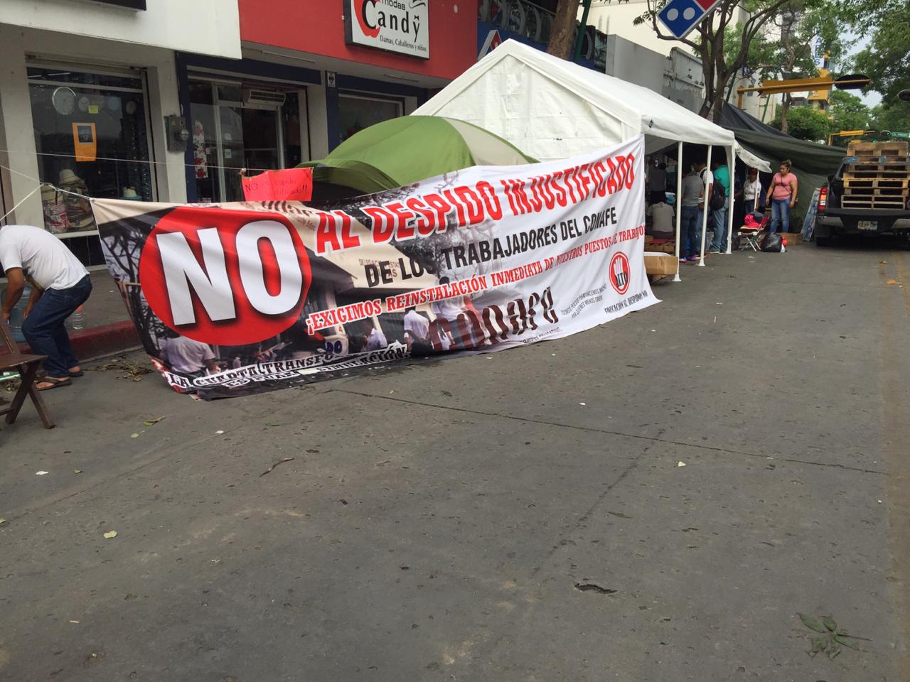 Denuncian despido arbitrario de 540 trabajadores del Conafe