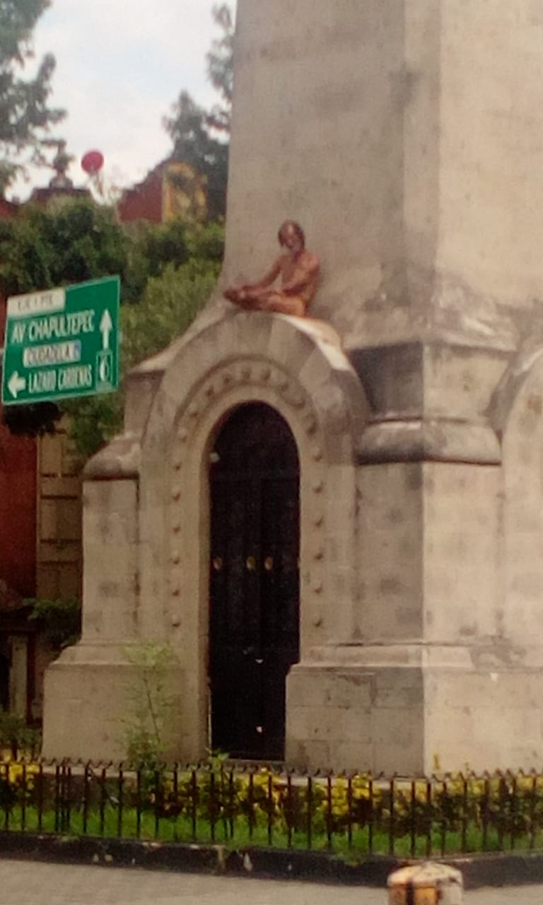 Sujeto en calidad de calle, y aparente afectación de sus facultades mentales se trepó a la torre del Reloj Chi no