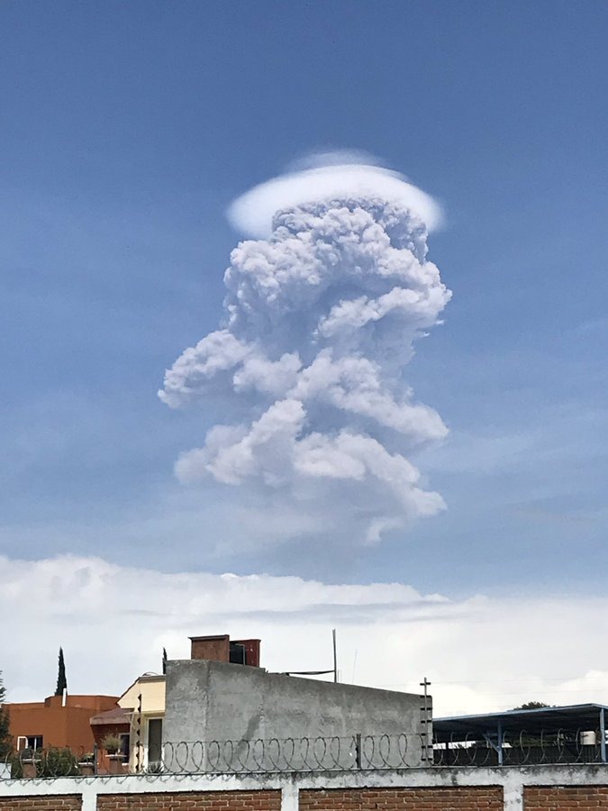 Explosión y fumarola que alcanzó 5 km de altura