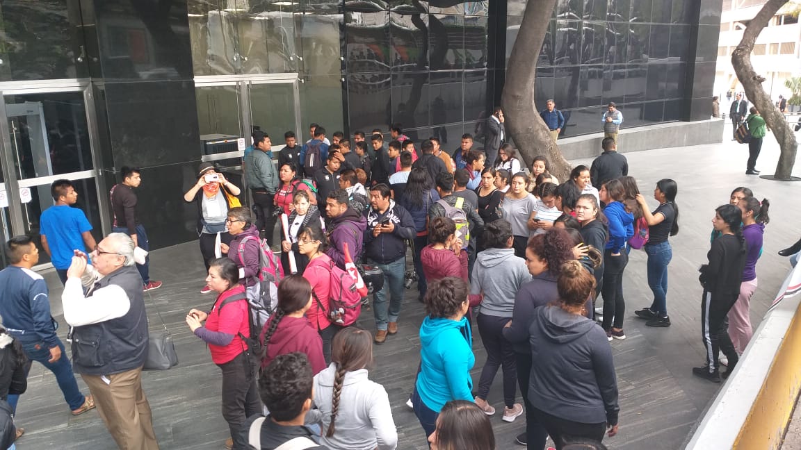 Desquician vialidades trabajadores de vigilancia de la UNAM