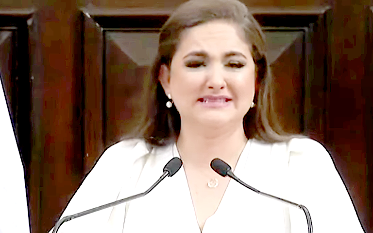 Alcaldesa de Hermosillo rompe en llanto durante entrega de su informe de Gobierno
