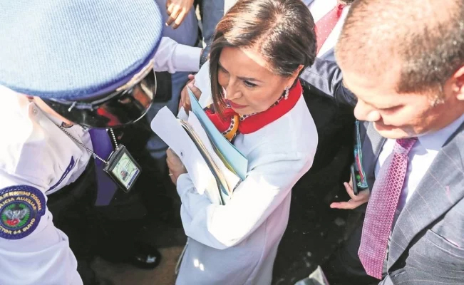 Rosario Robles llega a reclusorio Sur para audiencia