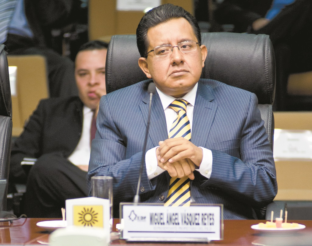 LA BARRIADA/TODO CAE POR SU PROPIO PESO