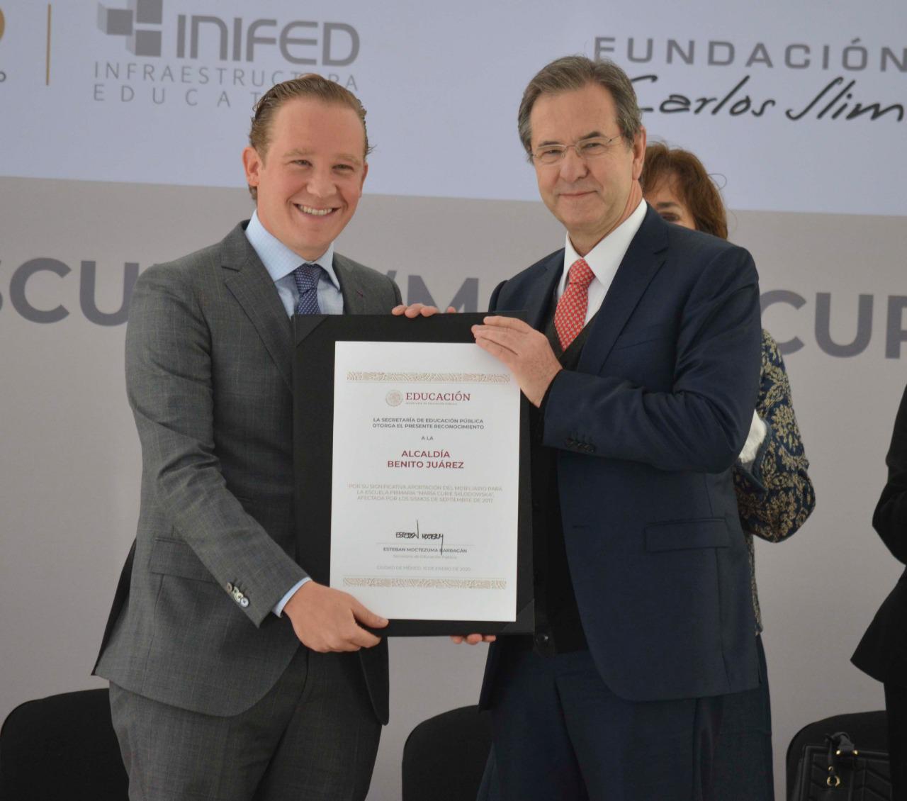 Alcalde en Benito Juárez, Santiago Taboada, entrega escuela reconstruida por el 19-S