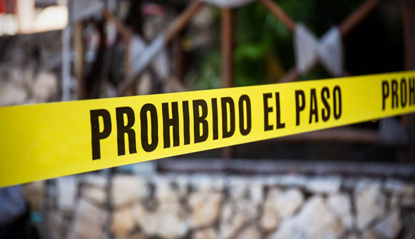 Dejan cuerpo sin vida de una mujer afuera de la casa de su padre