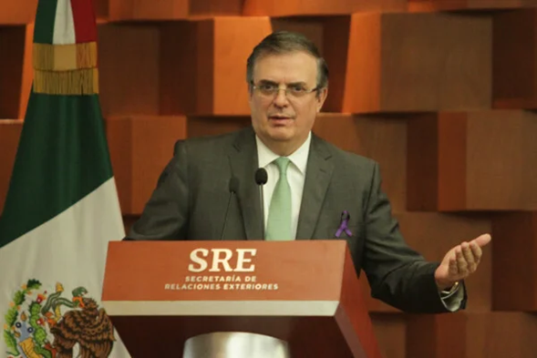 Ebrard niega acusación de El Salvador por casos sospechosos de coronavirus en vuelo