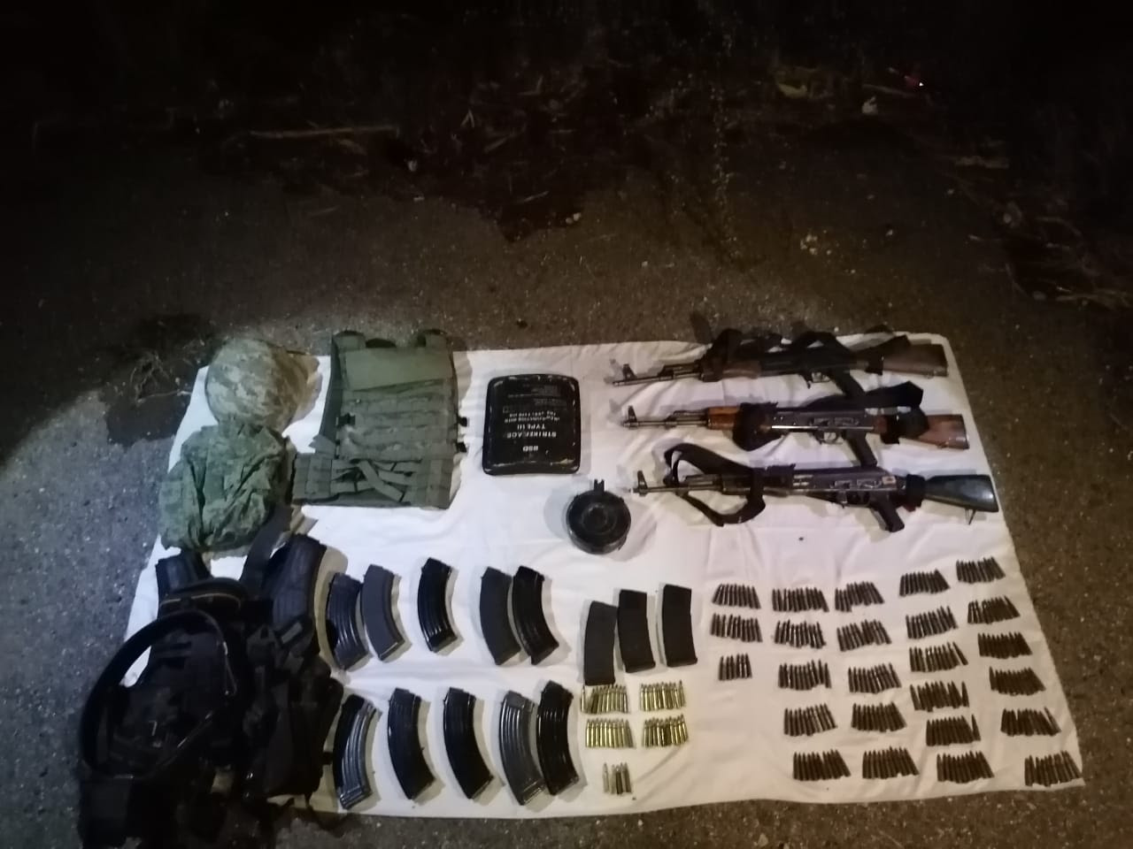 GN encuentra armas de grueso calibre y equipo táctico en Zacatecas