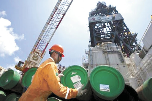 Se desploma la producción petrolera mexicana hasta un 40.9 %