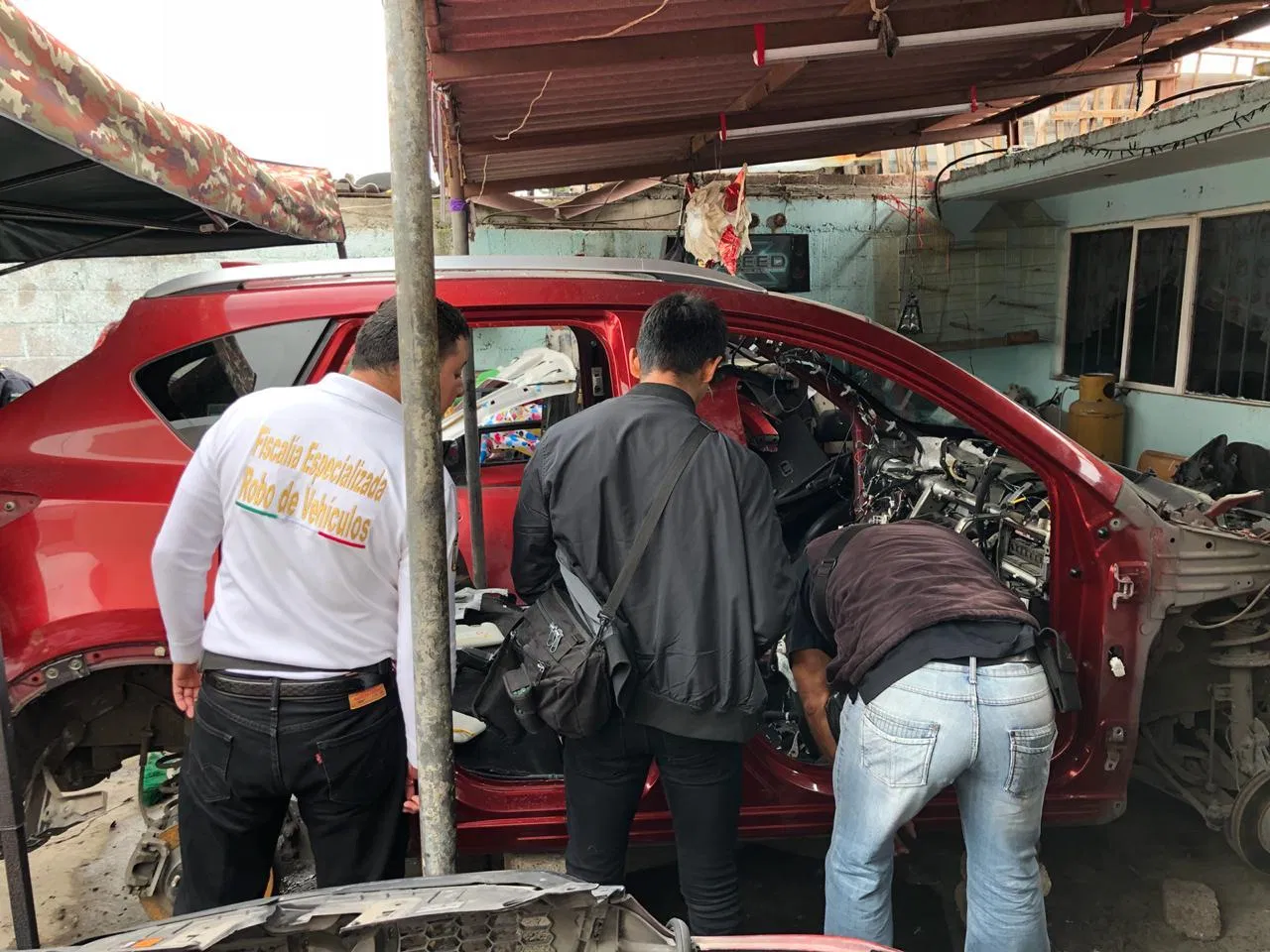 FGJ Y SSC catean inmueble en Iztapalapa por robo de autos y autopartes