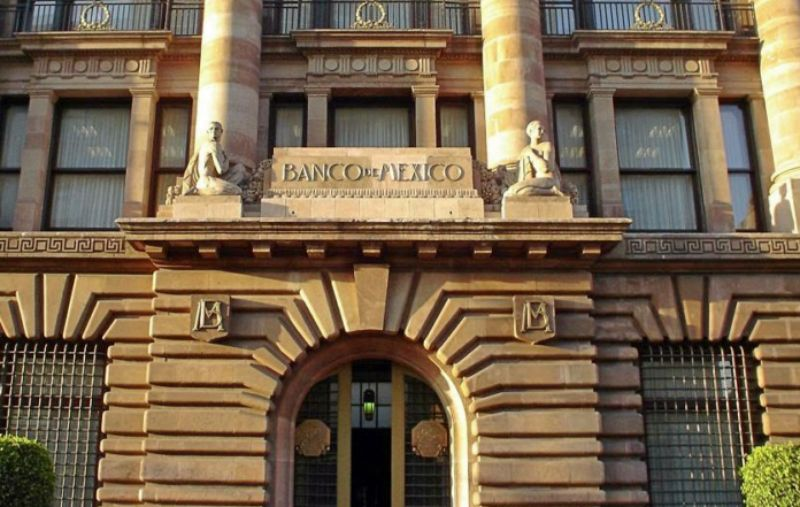 Banxico estima que el PIB en México caerá hasta en 8.8 % para este año