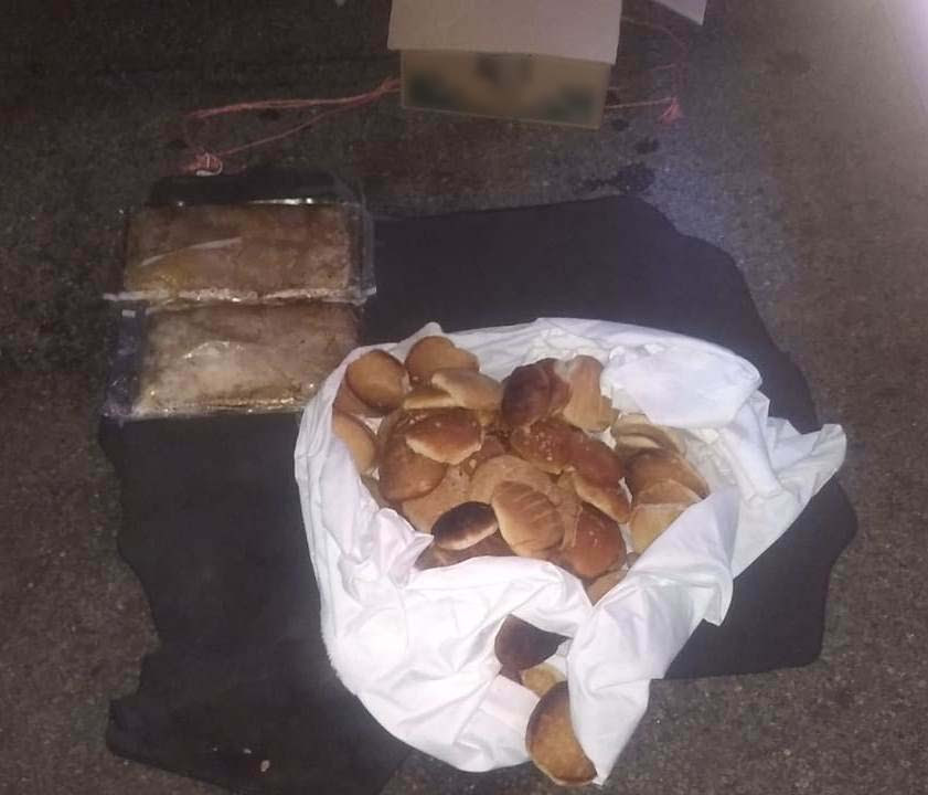 GN encuentra dos paquetes de cristal escondidos en piezas de pan dulce