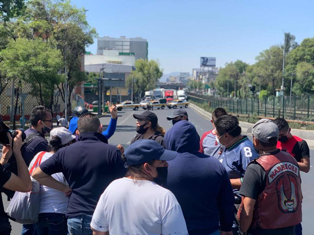 Policías liberan calles y avenidas
