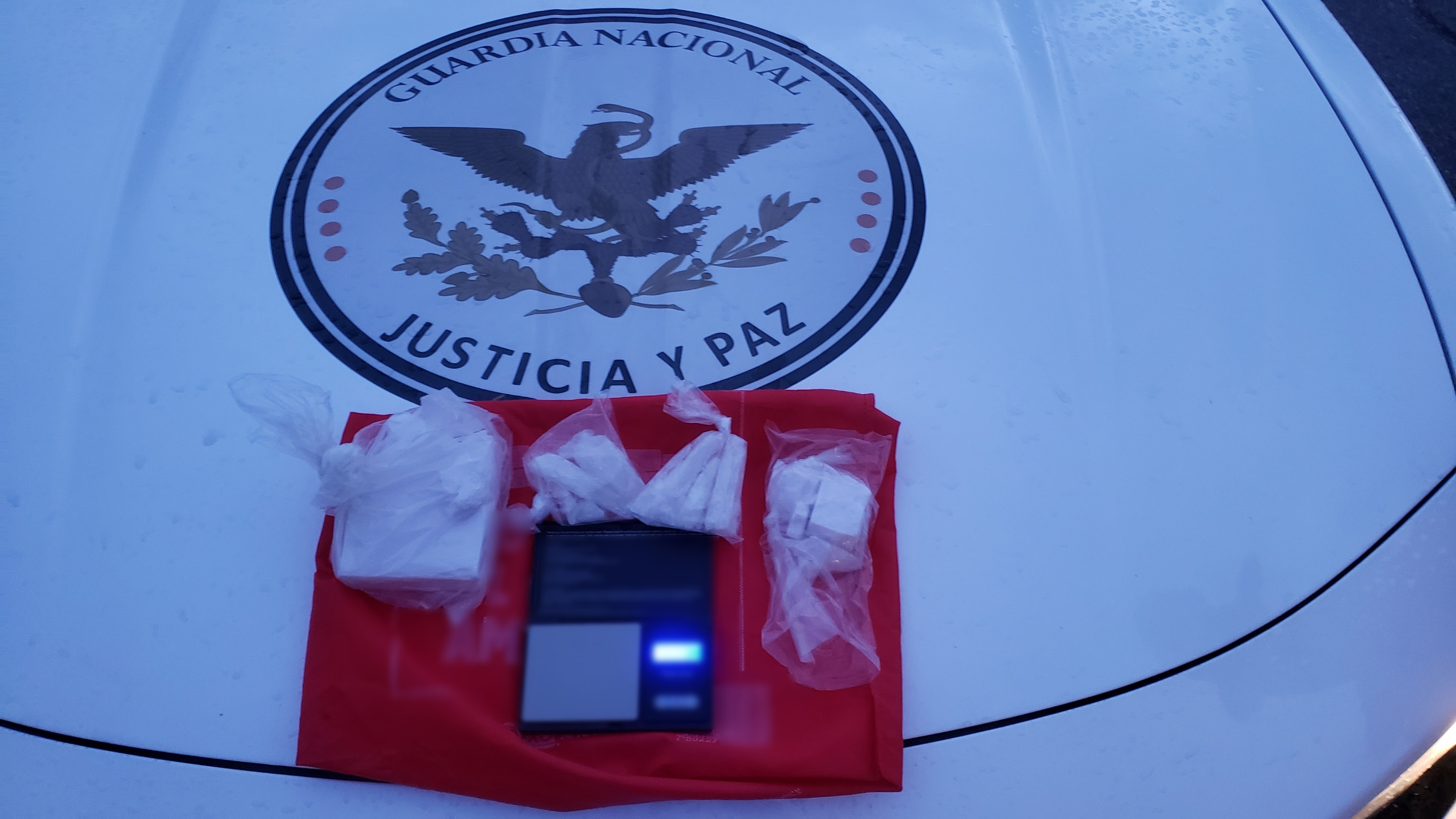 GN detienen a dos personas por tener cocaína y cristal en su poder