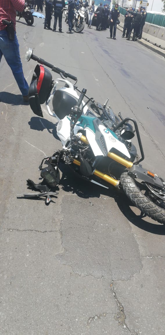 Muere policía al derrapar su moto, perseguía a asalta cuentahabiente