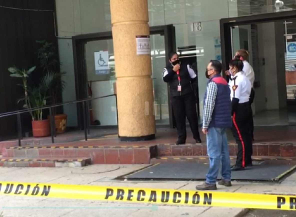 Desalojan el edificio del ISSSTE de la colonia Tabacalera por amenaza de bomba