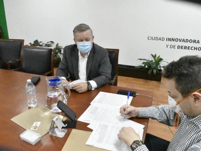 Acuerda Gobierno de la CDMX que los proveedores vendan sus productos en tiendas del ISSSTE