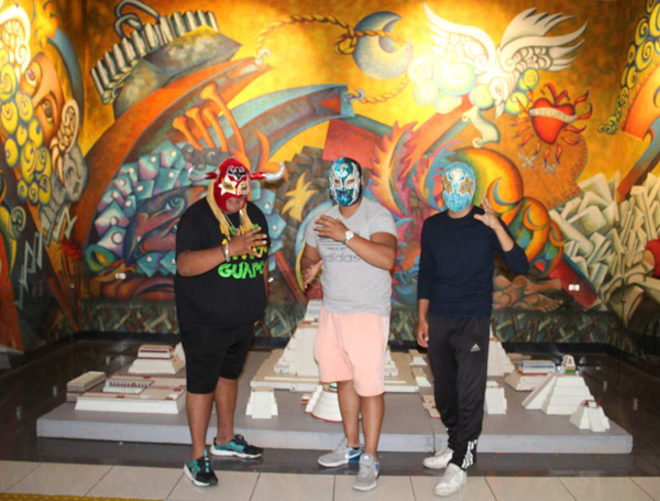 Los luchadores Ciclónico y Súper Jerry entregarán cubrebocas y gel antibacterial a los habitantes de Xochimil co