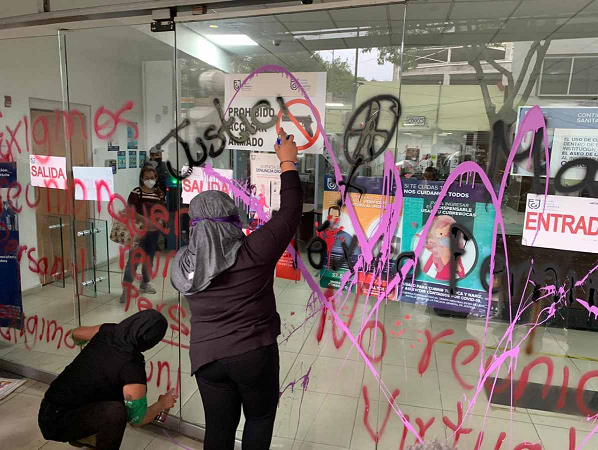 Feministas realizan protestas frente a la FJG de la CDMX por el homicidio de Marichuy