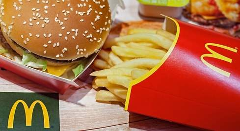 Tras el etiquetado de productos: McDonald’s retirará colorantes y sabores artificiales de sus productos