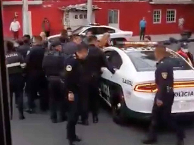 Se confrontan vecinos de Iztacalco contra elementos de la SSC