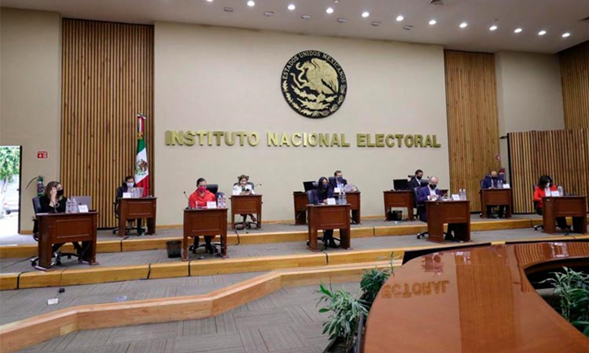 Cuatro funcionarios del INE son vinculados a proceso por uso indebido de atribuciones