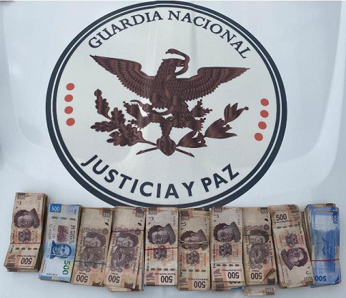GN asegura a dos personas con cerca de medio millón de pesos sin declarar