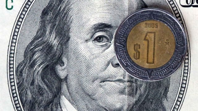 El peso continua a la alza por quinta semana consecutiva ante el dólar