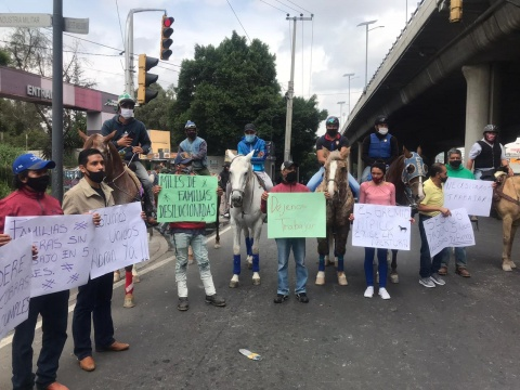 Empleados del Hipódromo de las Américas bloquean periférico