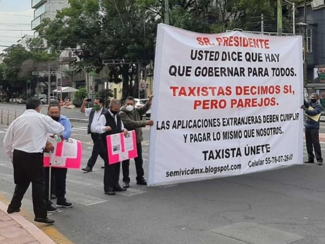 Taxistas protestaron contra apps que la Semovi les quiere imponer