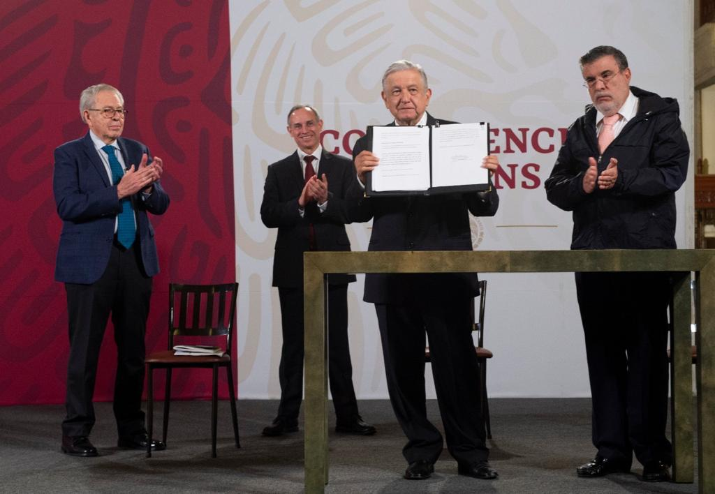 Firma AMLO solicitud para que se convoque Consulta para enjuiciar a expresidentes