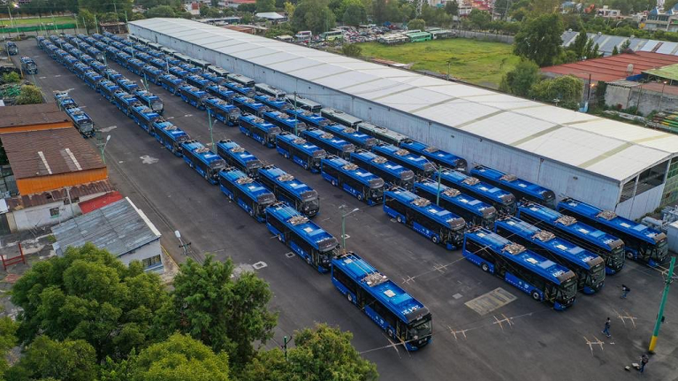 Sheinbaum hace entrega de 80 nuevos trolebuses