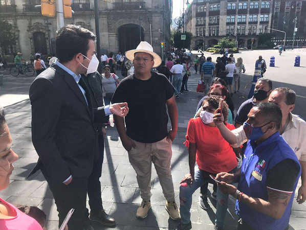 Ferieros se manifiestan en el Zócalo para exigir que los dejen trabajar en las fiestas patrias